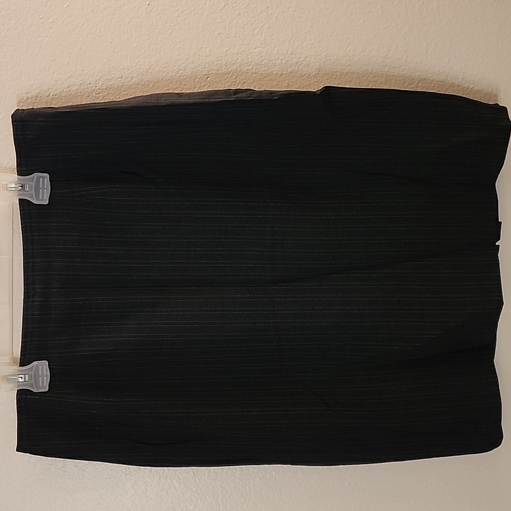 Anne Klein Gray Pinstripe Skirt Size 10